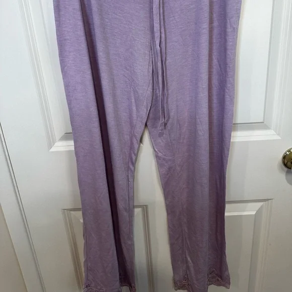 Natori Lilac Sleepwear with Lace Detail - Picture 4 of 7